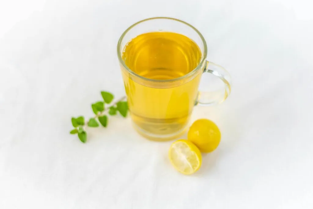 does lemon balm tea have caffeine